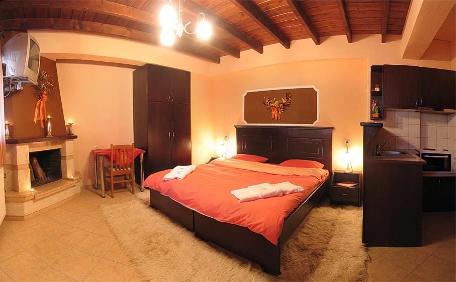 Bed, Kitchen or kitchenette