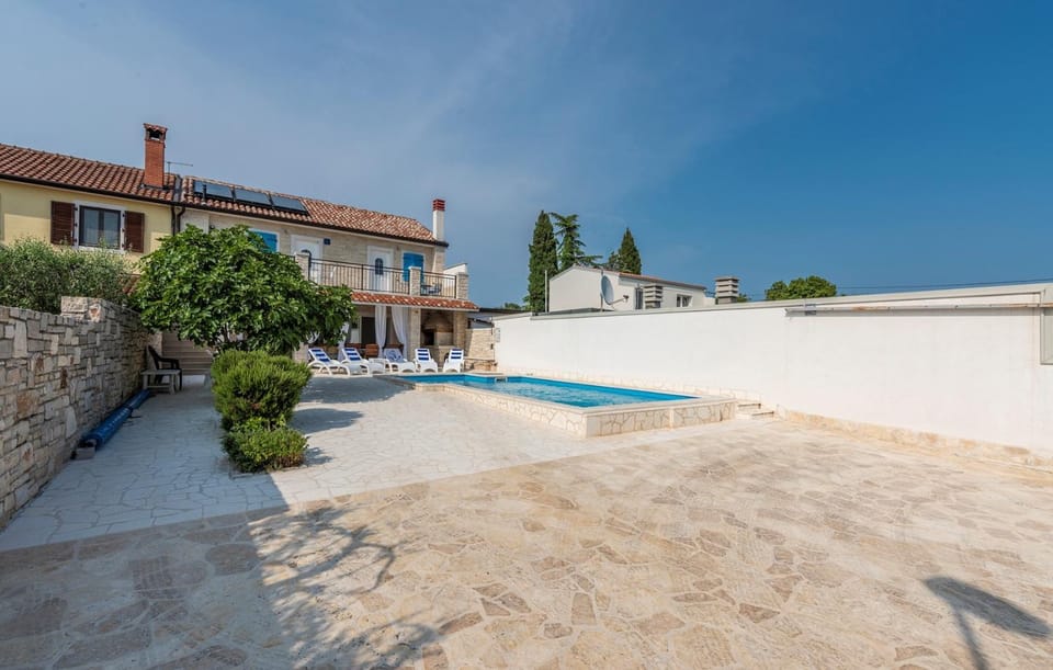 Casa Pietra Villa in Monterol