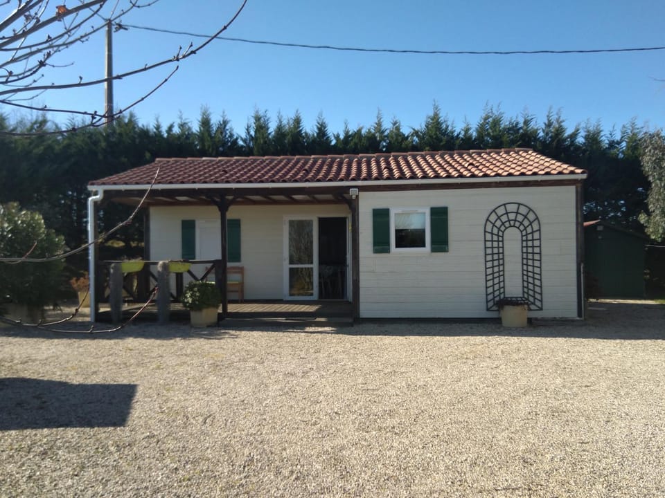 Property building, Restaurant/places to eat, Swimming pool