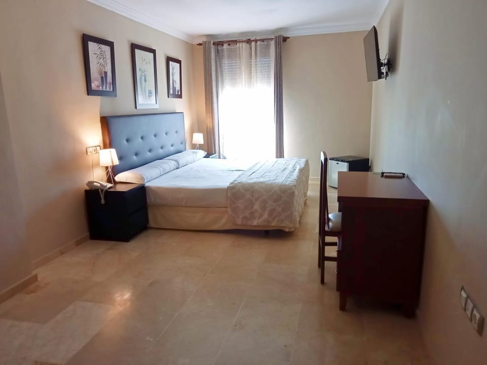 Bed, Balcony/Terrace, Other, Photo of the whole room, Decorative detail, Bedroom, Street view, Area and facilities, hair dresser, locker, air conditioner