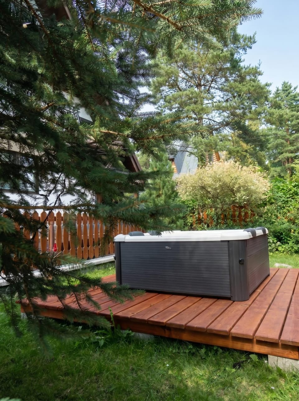 Patio, Communal lounge/ TV room, Spring, Day, Natural landscape, Garden, Evening entertainment, Garden view