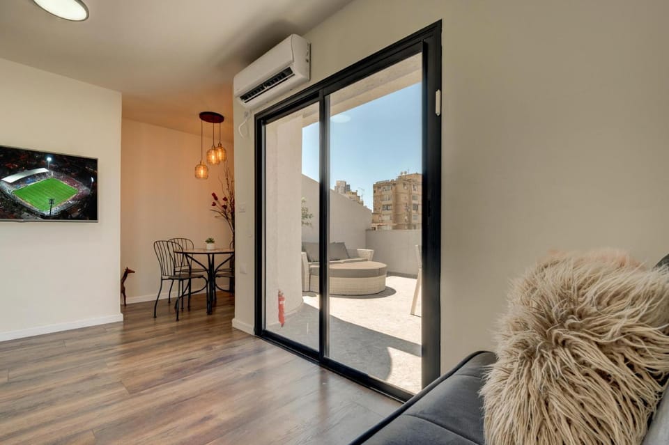 LUXURY PENTHOUSE GREAT LOCATION WITH PARKING Tlv Apartment in Tel Aviv-Yafo