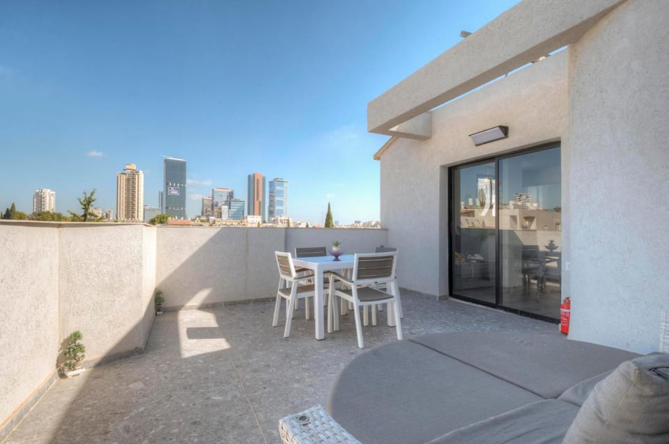 Patio, View (from property/room), Balcony/Terrace, Seating area, Dining area