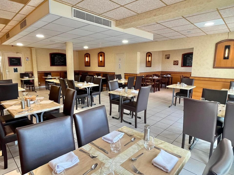 Property building, Restaurant/places to eat