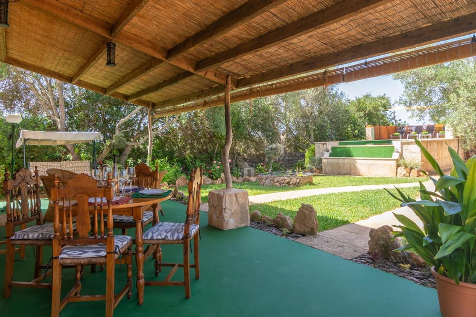 Dining area, Pool view
