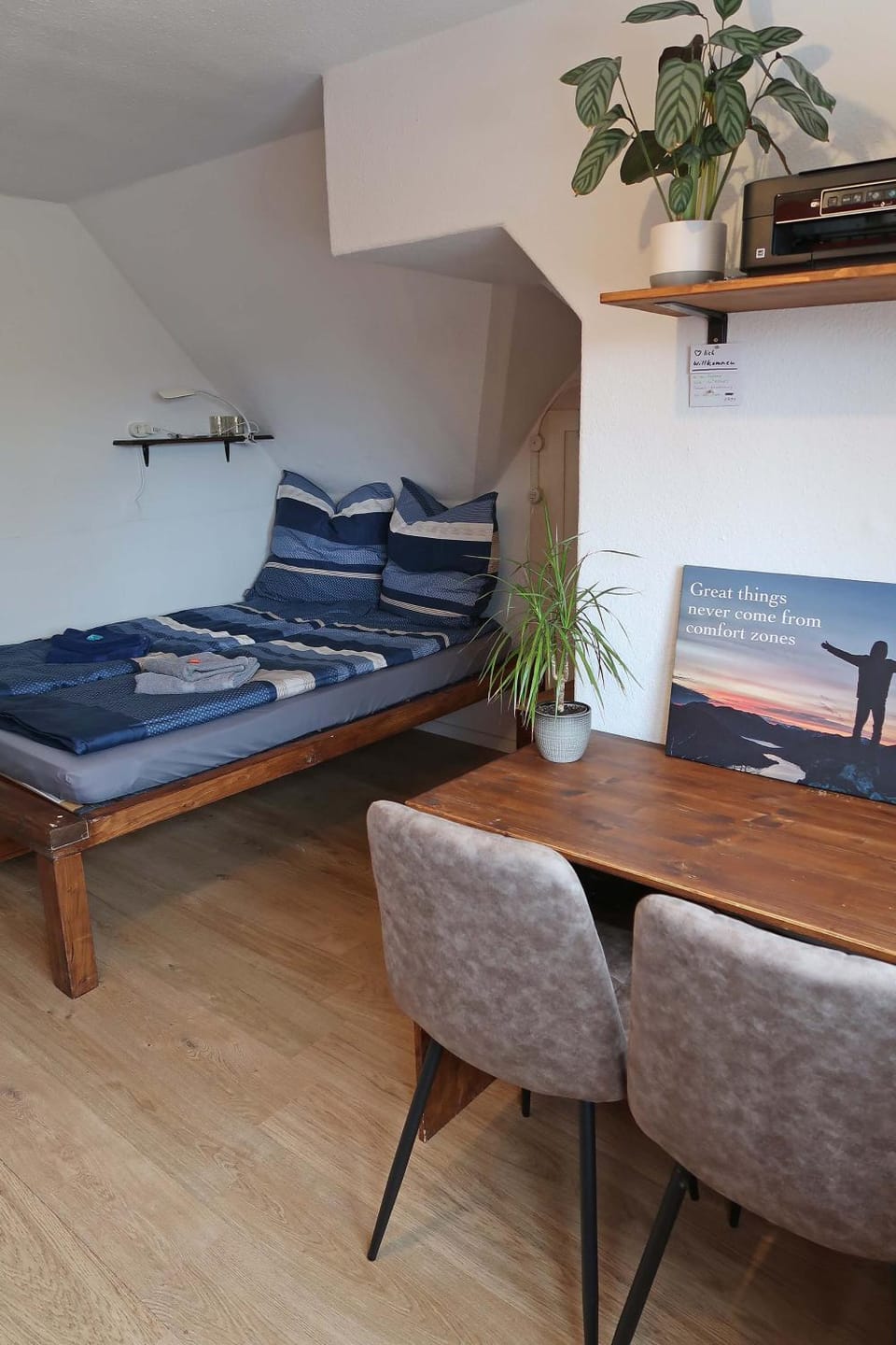 Bed, Photo of the whole room, Bedroom, hair dresser