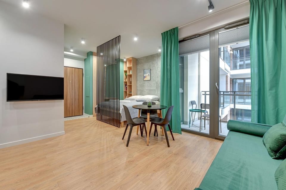 TV and multimedia, Balcony/Terrace, Living room, Photo of the whole room, Seating area, Dining area, Area and facilities