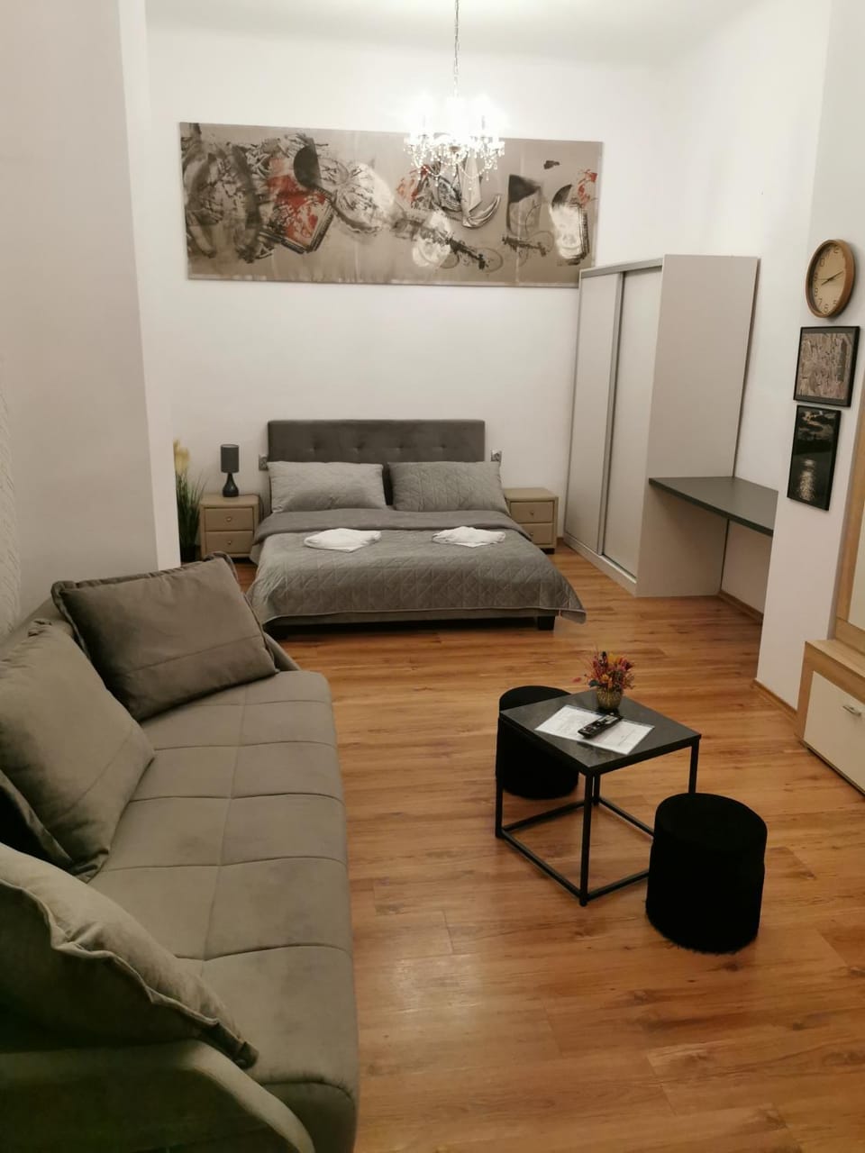 Bed, Living room, Photo of the whole room