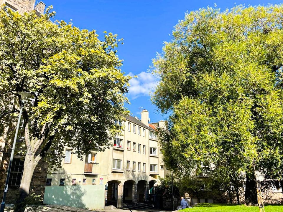 Property building, Neighbourhood