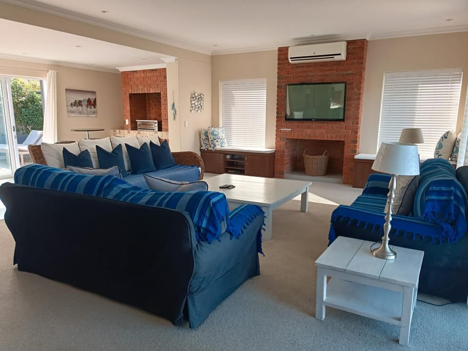 BBQ facilities, TV and multimedia, Living room, air conditioner
