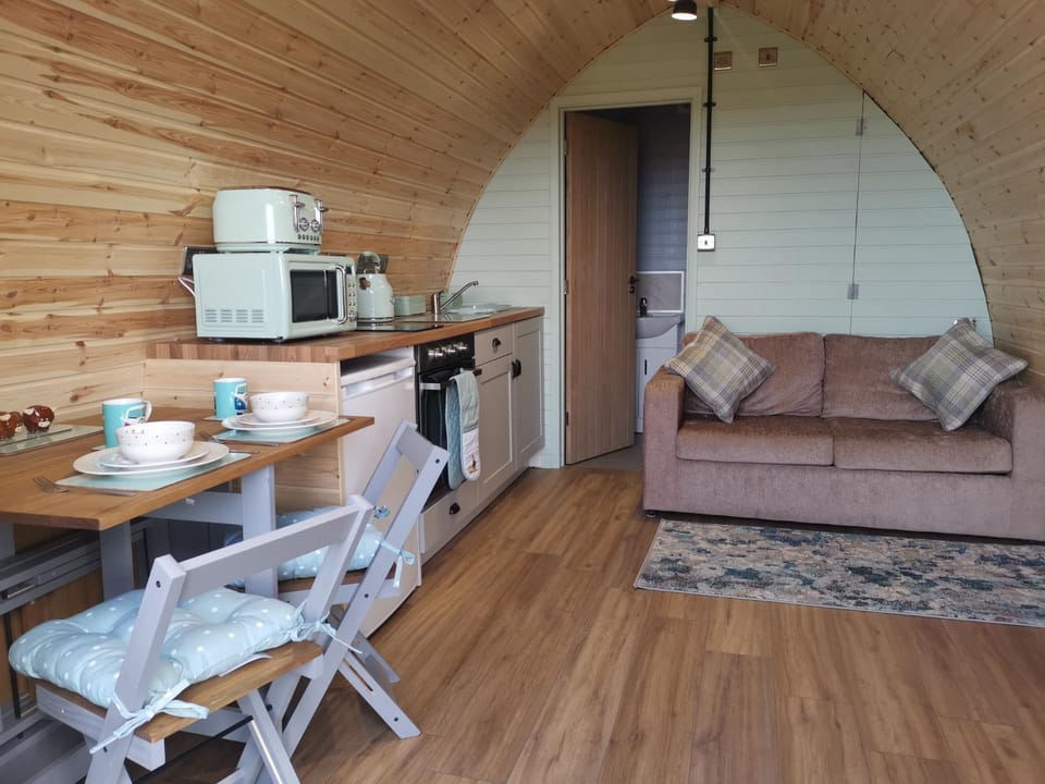 Living room, Dining area