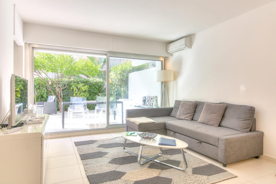 Living room, Garden view