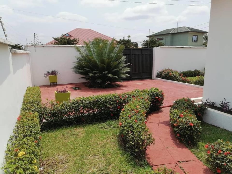 Lovely 3-bedroom house with beautiful compound Apartment in Kumasi