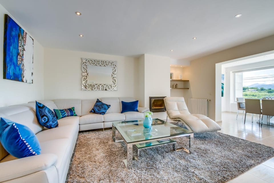 Communal lounge/ TV room, Living room