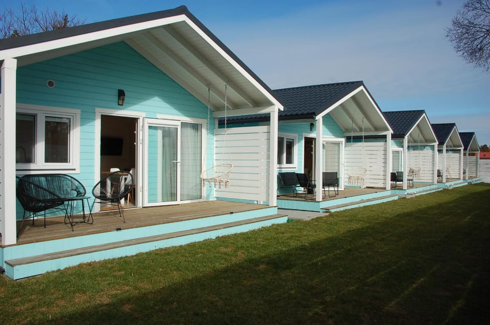 Property building, Facade/entrance, Garden, Garden view
