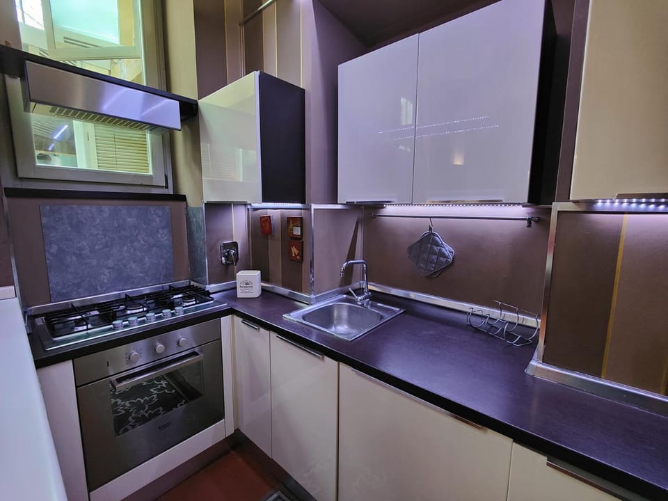 Kitchen or kitchenette, Communal kitchen
