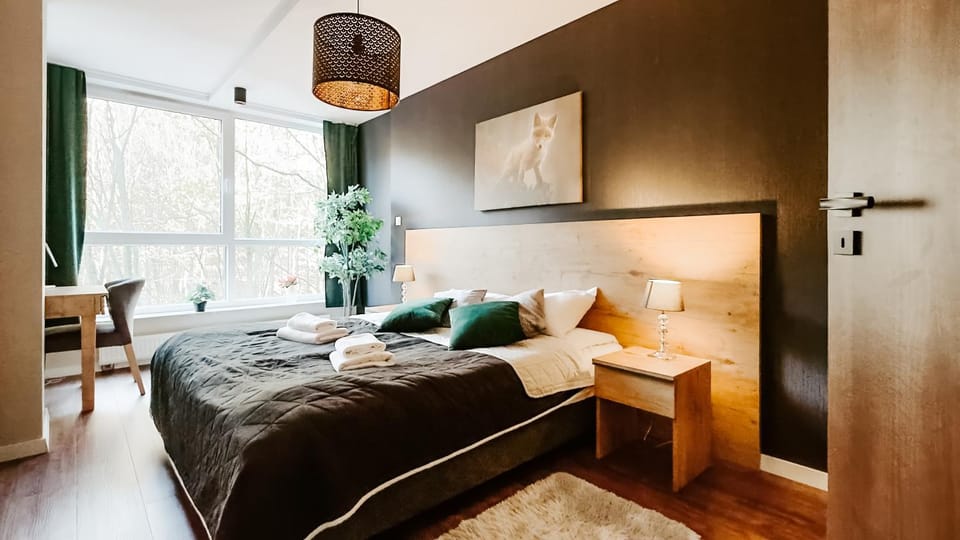 Bed, Bedroom, Mountain view, River view