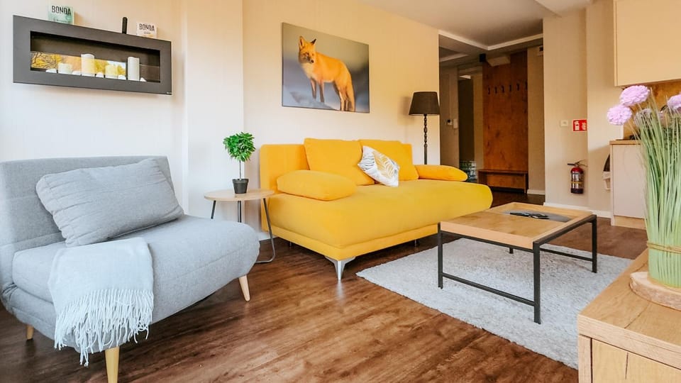 Communal lounge/ TV room, Living room, Seating area
