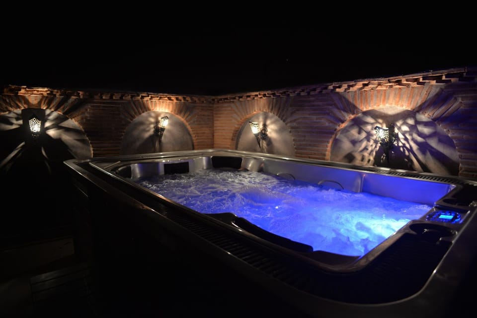 Night, Hot Tub
