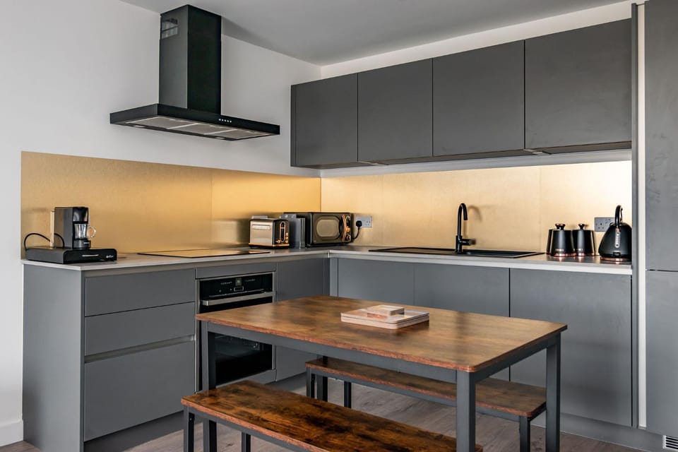 Kitchen or kitchenette, Dining area