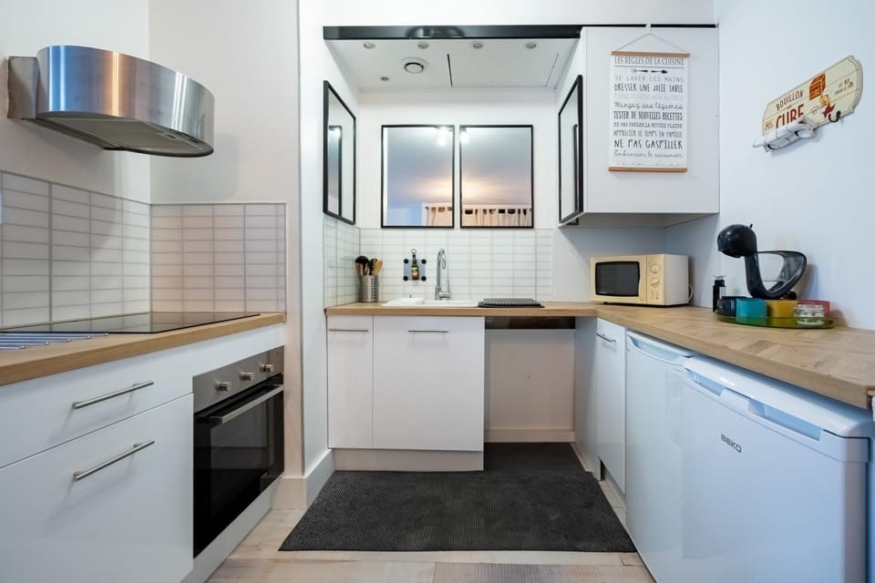 Kitchen or kitchenette