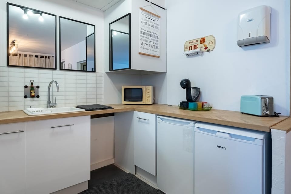 Kitchen or kitchenette