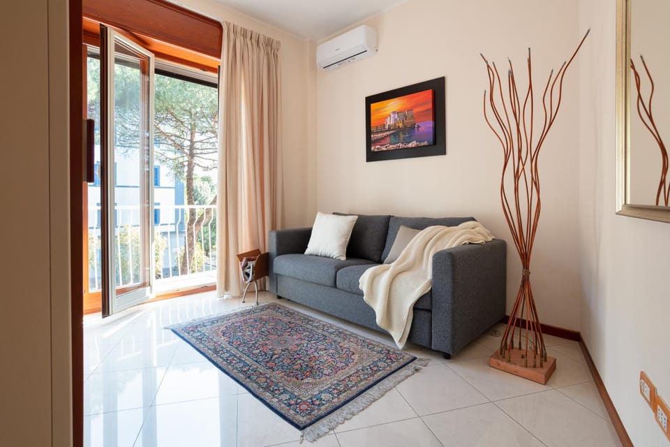 Bed, View (from property/room), Balcony/Terrace, Decorative detail, Bedroom