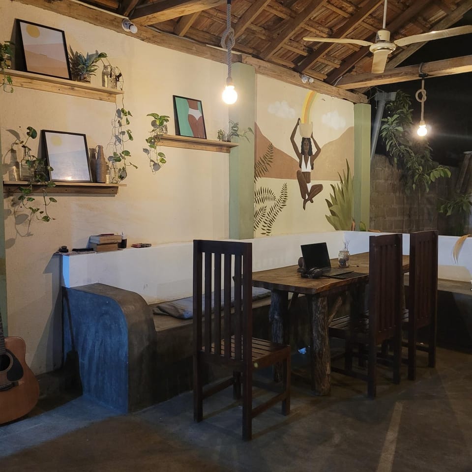 Lounge or bar, Seating area, Dining area