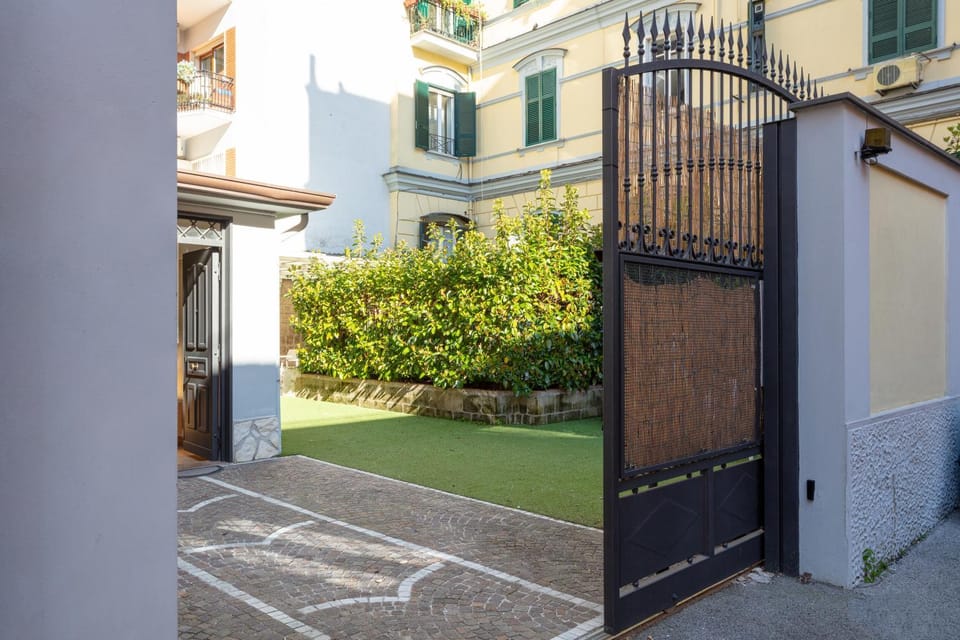 Property building, Facade/entrance, Garden, Parking