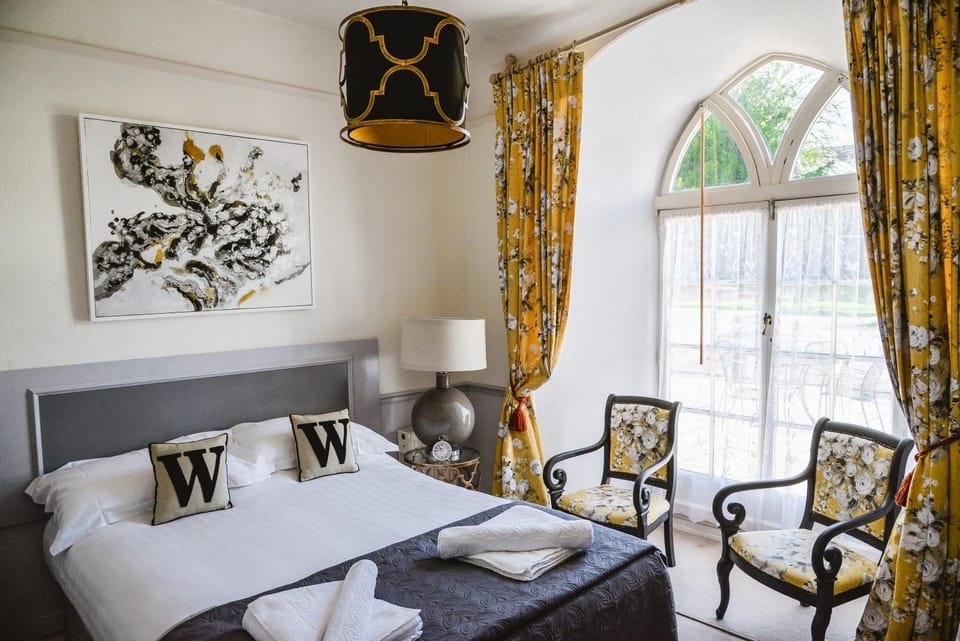 Bed, Balcony/Terrace, Decorative detail, Bedroom