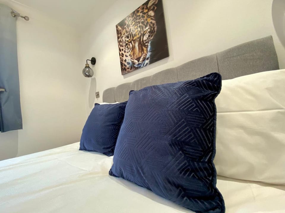 Gorgeous 3 Bedroom 2 Bathroom Family Home House in Bracknell