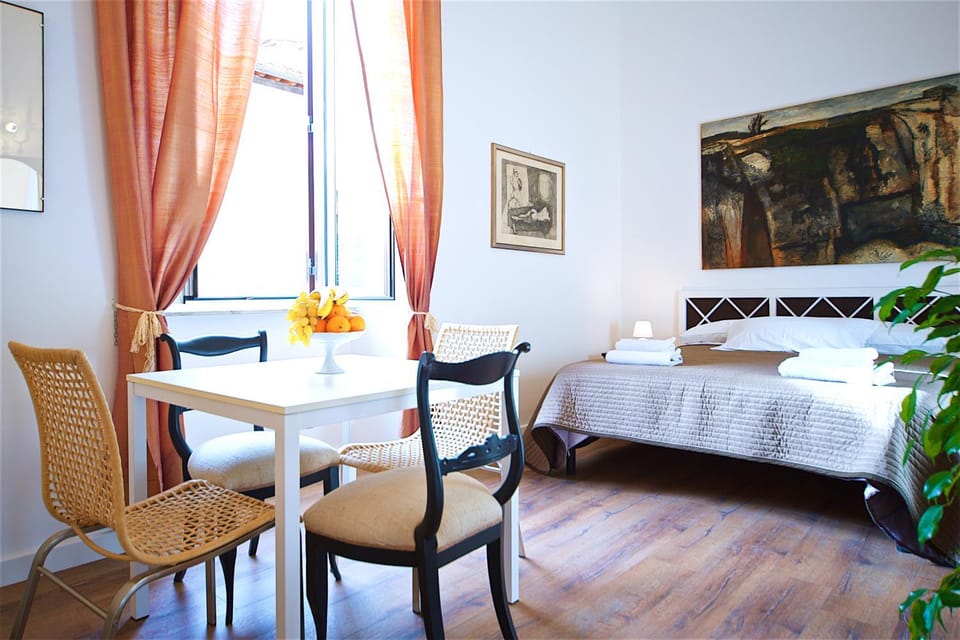 Other, Photo of the whole room, Decorative detail, Decorative detail