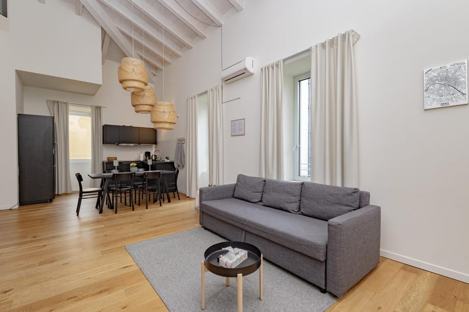 Kitchen or kitchenette, Living room, Seating area, Dining area