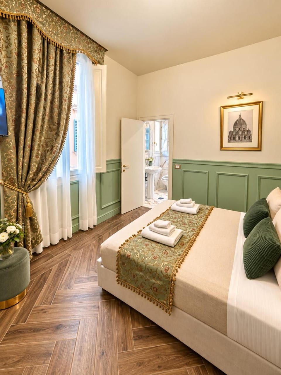 Photo of the whole room, furniture