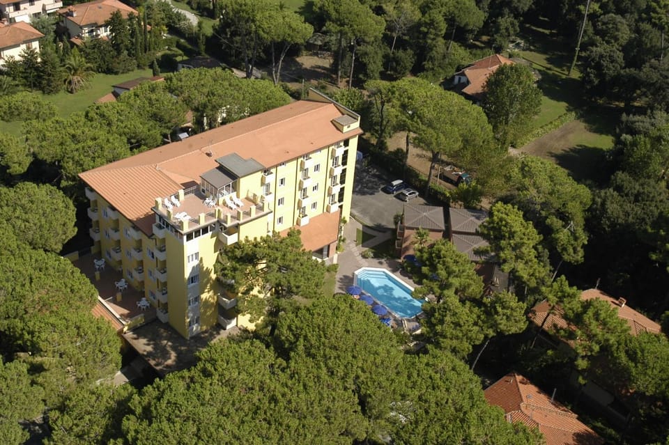 Day, Bird's eye view, Area and facilities