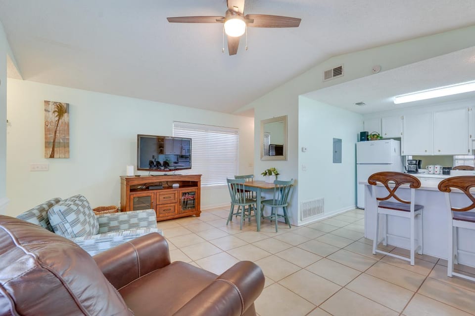 Cozy PCB Condo < 1/2 Mile to Public Beach Access! House in Panama City Beach