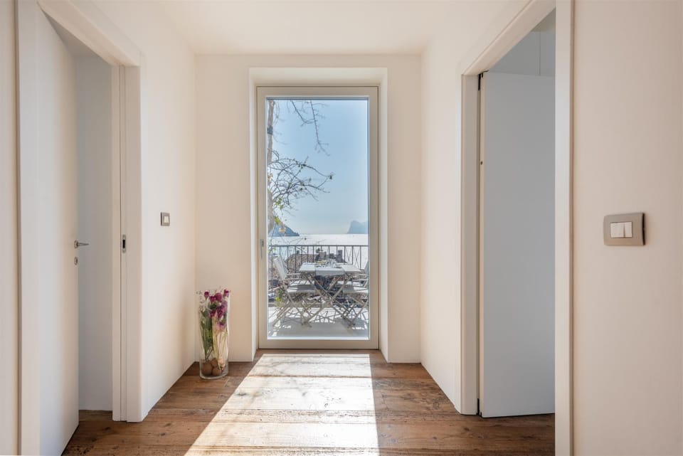 Balcony/Terrace, Lake view