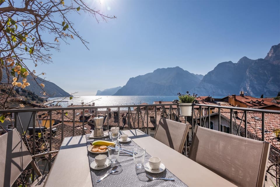 Balcony/Terrace, Lake view