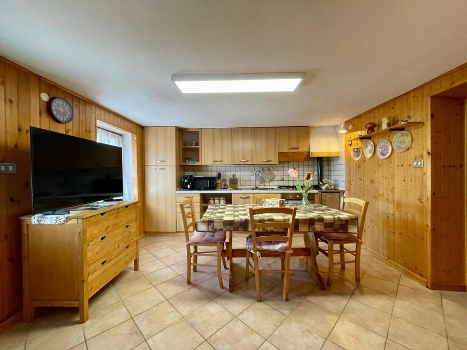 TV and multimedia, Kitchen or kitchenette, Living room, Seating area, Dining area, oven, pet friendly, stove