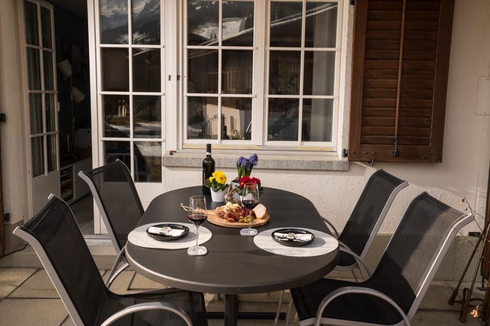 Chalet Spitzhorn - Your Peak Getaway - Private Terrasse & gratis Parkplatz Apartment in Canton of Valais