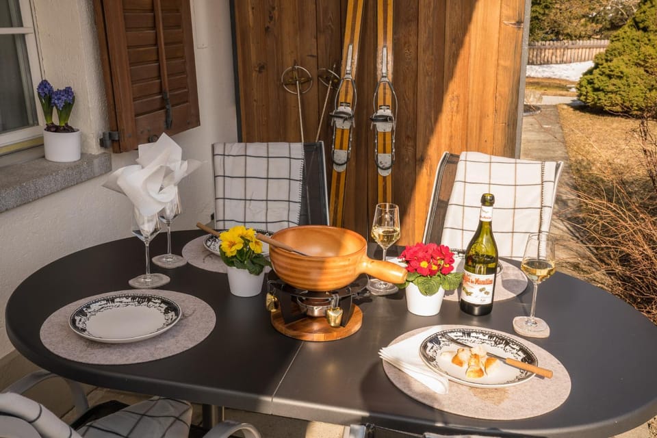 Chalet Spitzhorn - Your Peak Getaway - Private Terrasse & gratis Parkplatz Apartment in Canton of Valais