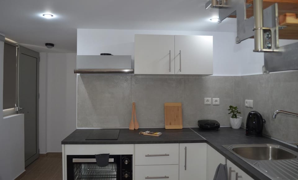 Kitchen or kitchenette, pet friendly, stove