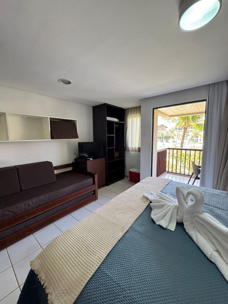 Bed, TV and multimedia, Living room, Seating area