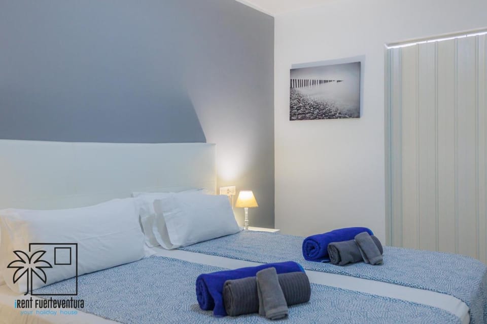 Bed, TV and multimedia, Bedroom, internet
