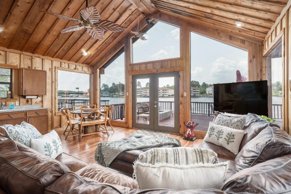 Living room, Lake view