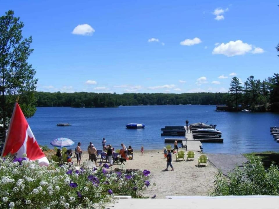 Cozy Cabin at the Lake on Muskoka Shores Cabin in Seguin