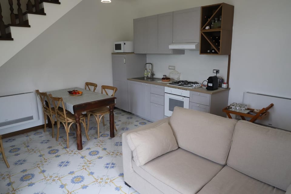 Communal lounge/ TV room, Coffee/tea facilities, Living room, Seating area