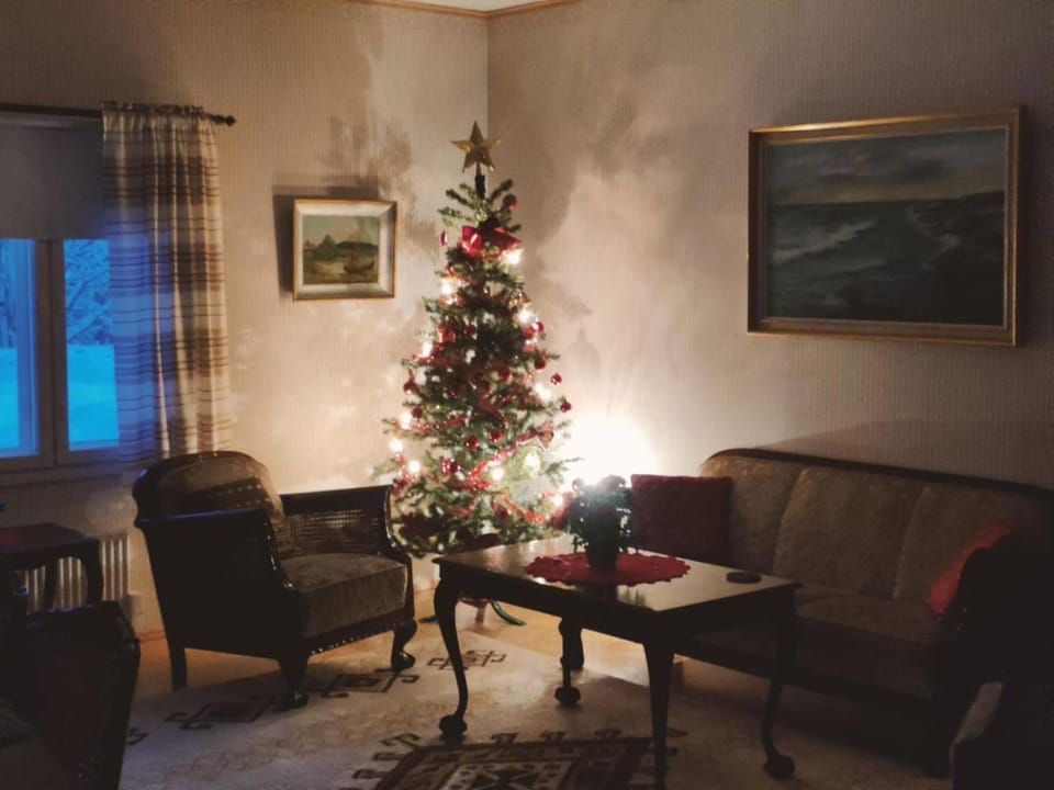 Winter, Seating area, Dining area, Meeting/conference room