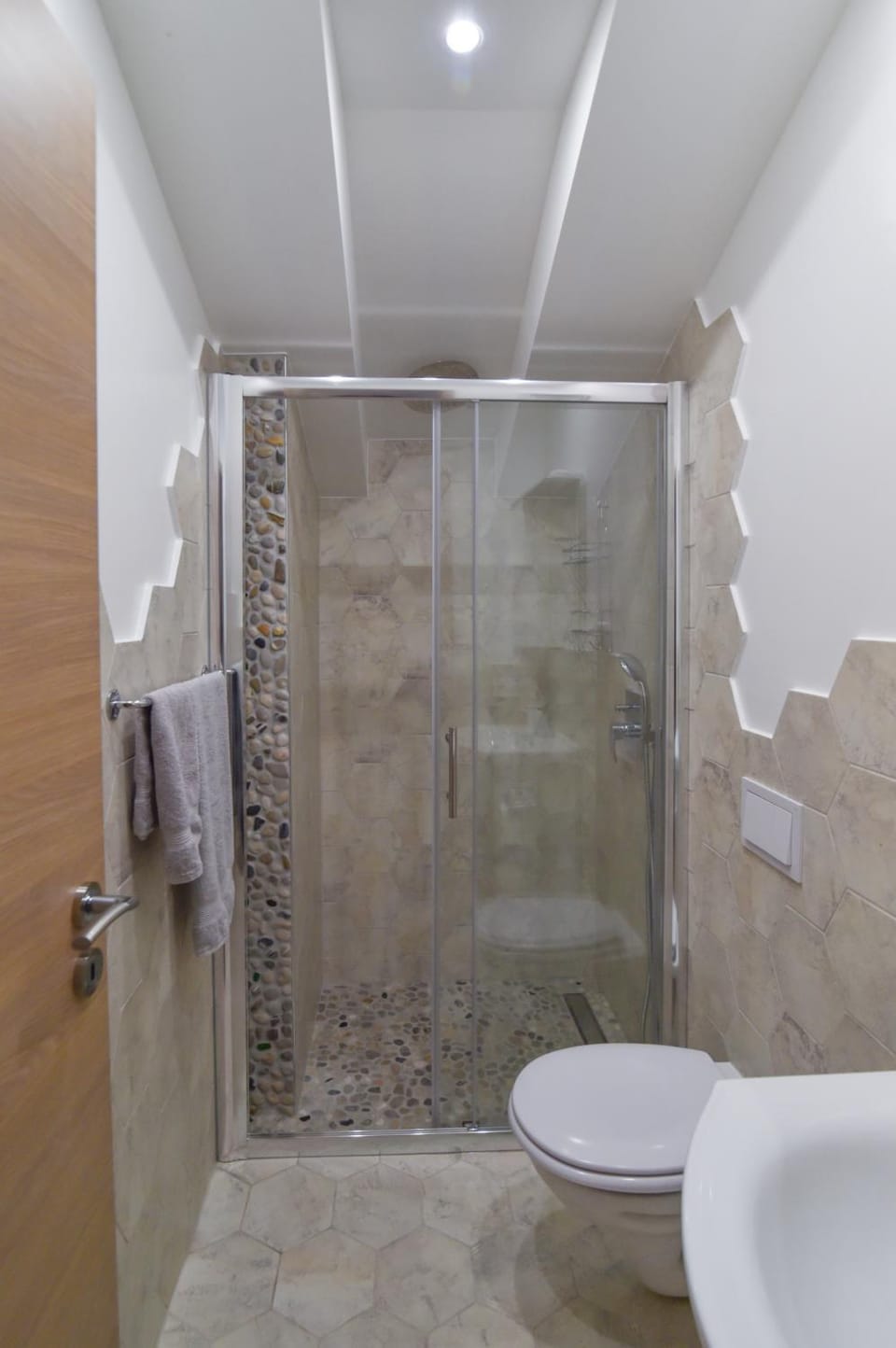 Shower, Toilet, Bathroom, towels