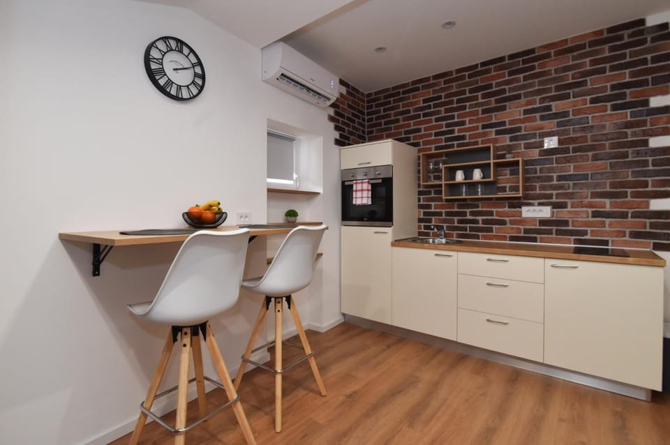 Kitchen or kitchenette, oven, stove